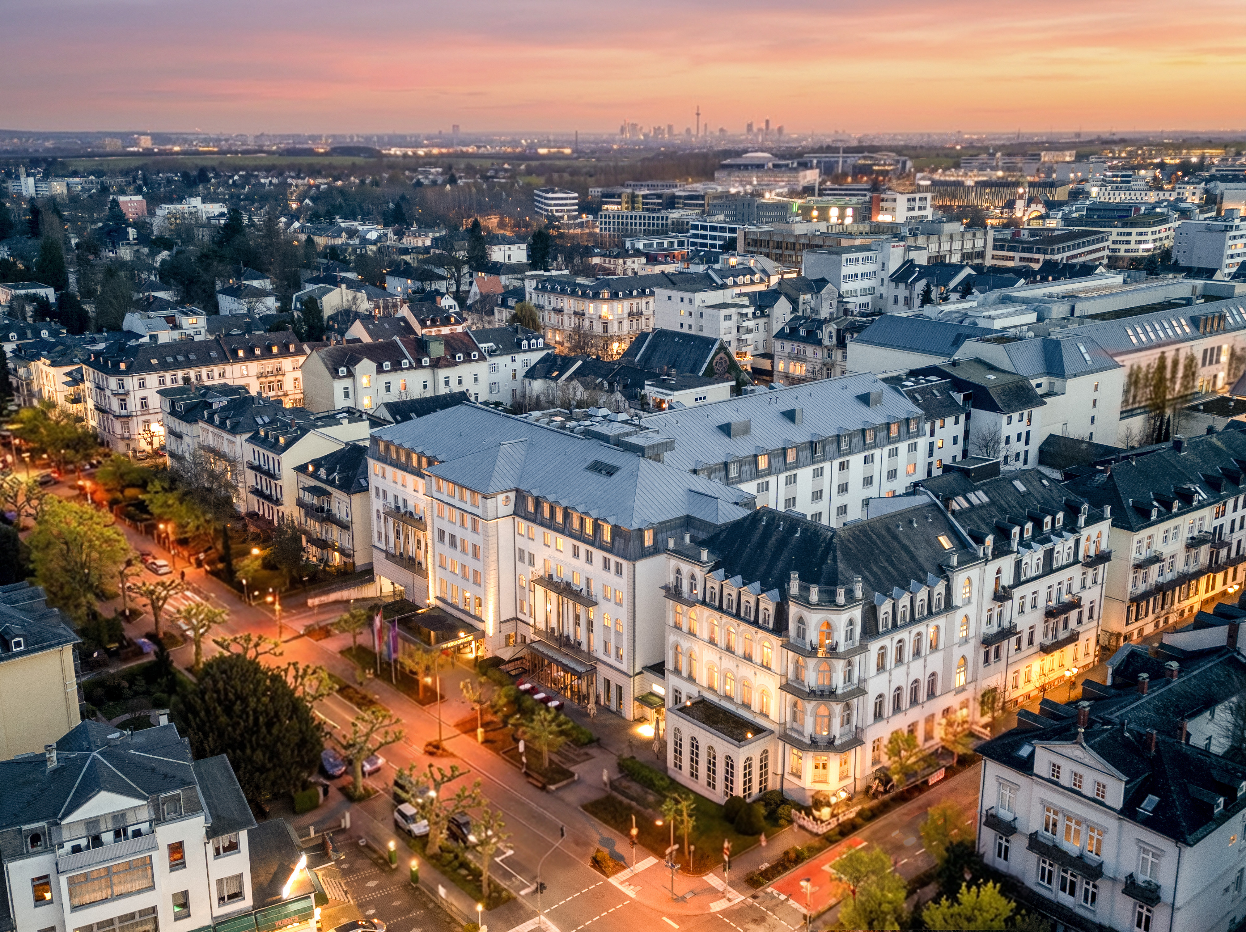 Außenaufnahmen & Drohne — Luftaufnahme Hotel